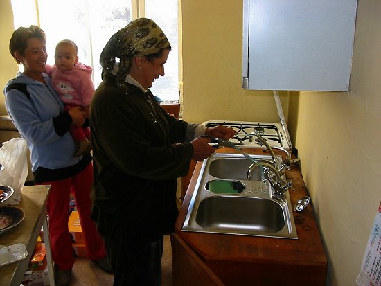 Lint wordt doorgenipt voor ingebruikname van warm water