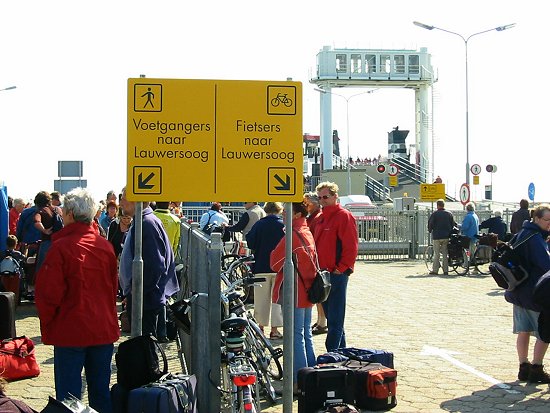 Naar de boot naar Lauwersoog