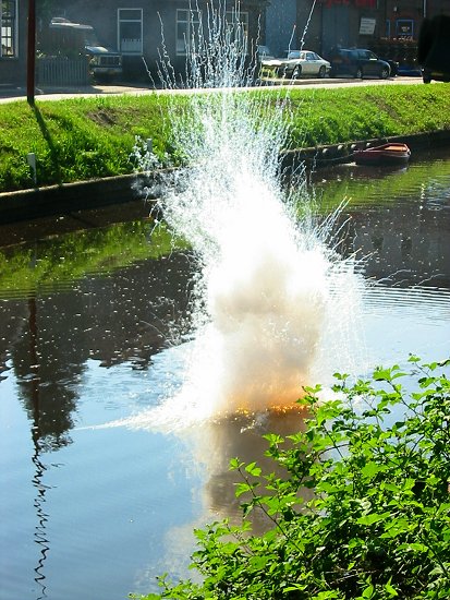 Foto van explosie van natrium in water